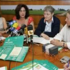 Las concejalas junto a las representantes de Aldea