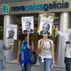 Un acto de protesta ante la sede de Novacaixagalicia en Vigo, en una imagen de archivo.