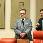 Miguel Herrero y Rodríguez de Miñón (en el centro), en la comisión de estudio sobre el modelo de Estado, en el Congreso.