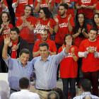 Javier Fernández y Pedro Sánchez en el mitin de Gijón.