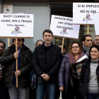 Ángel Hernández, ayer, con los encerrados de Tragsa.