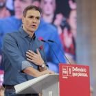 El presidente del Gobierno, Pedro Sánchez, ayer en un mitin en Cáceres. JERO MORALES