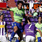 Lucas despeja un balón en el partido del sábado ante el Real Valladolid en Zorrilla.
