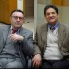 Los autores del libro, Antonio Esteban y Primitivo Quiroga, en la redacción del Diario de León