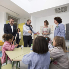 El consejero de Educación, Fernando Rey, en una visita ayer a un colegio de Valladolid. R. GARCÍA