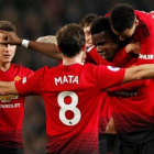 Los jugadores del Manchester United felicitan a Paul Pogba por uno de los dos goles del jugador francés al Huddersfield en diciembre.