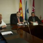 Asprona y miembros municipales presentan el servicio en Santovenia