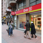 Un supermercado de la cadena Dia en Ponferrada. L. DE LA MATA