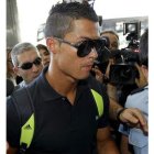 Cristiano Ronaldo a su llegada al aeropuerto de Barajas.
