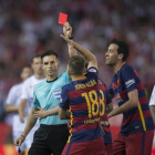 Del Cerro grande expulsa a Mascherano como último defensa en la final de Copa Barça-Sevilla.