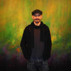 Jorge Adrados, delante de una de sus obras de gran formato.