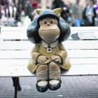 Una muñeca de Mafalda en un banco de Buenos Aires, en la Argentina natal de Quino, su creador.