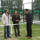 Nuevas pistas de pádel junto al pabellón deportivo.