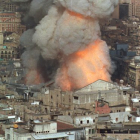 El Liceo de Barcelona envuelto en llamas en 1994.