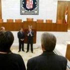 Fernández Santiago saludó al presidente del Parlamento de Västra Götalan, Hans Aronsson