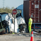 Estado en que quedó un vehículo tras un choque en la carretera A-394 en Utrera (Sevilla), el pasado febrero.