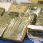 Los agentes incautaron más de 316 kilogramos de hachís y 200 dosis de cocaína