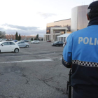 El operativo de control marca un perímetro alrededor de la zona del espectáculo final, en la explanada frente al auditorio. MARCIANO PÉREZ