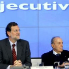 Rajoy y Fraga, durante el Comité Ejecutivo del PP.