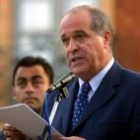 Alfonso García aparece en la imagen leyendo el pregón de las fiestas de Mansilla de las Mulas