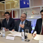José Gómez, Alberto Gutiérrez Alberca, Gonzalo Santonja y José Antonio López, tras firmar el acuerdo