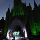 Con un particular conjuro en verde la plantilla del Astorga se retó ayer para el ascenso ante el Palacio de Gaudí. JESÚS F. SALVADORES