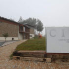 Edificio del Civi, en la Cuesta del Peregrino de Camponaraya. L. D. M.