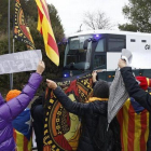 Los 9 políticos catalanes presos ya viajan hacia Madrid.