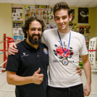 Jonathan y Rubén Castellanos posan con la medalla de plata obtenida en el Nacional Joven y Júnior. DL