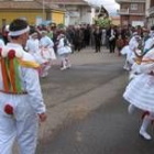 El grupo de danzas baila delante de la Virgen durante la procesión del Voto celebrada ayer