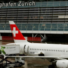 Un avión de la aerolínea Swiss estacionado en el aeropuerto de Zúrich, el 16 de enero.