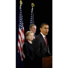 Obama, la senadora Hilary Clinton y el ex comandante James Jones