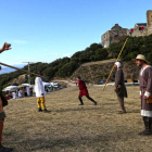 Participantes del torneo de tiro a la estaca, en las inmediaciones del castillo