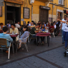Las temperaturas veraniegas en octubre prolongan el tiempo de ocio en las terrazas.