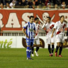 Los jugadores del Rayo celebran uno de los goles de Armenteros.