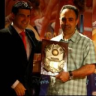 Isaac Álvarez recibió su premio patrocinado por Recambios Fino