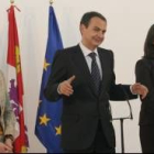 Zapatero compareció en rueda de prensa acompañado de Magdalena Álvarez y María Antonia Trujillo