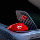Botón rojo… el pulsador ‘Stup’ permite acceder directamente a las opciones de configuración del motor, el chasis, la dirección, el sistema de frenado y la tracción total M xDrive. BMW