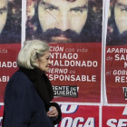 Carteles que reclaman la aparicion con vida de Santiago Maldonado en Buenos Aires.