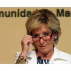 Esperanza Aguirre, durante una rueda de prensa.