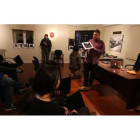 La subasta de las fotos de los ‘instagramers’ tuvo lugar en el salón de actos del Museo del Ferrocarril de Ponferrada.