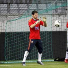 Víctor Valdés, Casillas y Reina, en el entrenamiento vespertino de ayer de la selección española.