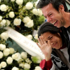Ángel y Patricia, padres de Gabriel Cruz, durante el funeral, el 13 de marzo pasado.