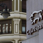 El logo de Caja España sigue aún presente en las calles leonesas. JESÚS