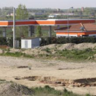 Los restos arqueológicos en el paso de la autovía, encajonados entre la N-601 y la ciudad de Lancia.