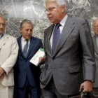 Felipe González y Diego López Garrido participaron ayer en la presentación de un libro.
