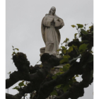 La escultura de la Inmaculada, en la plaza que lleva su nombre y que la ciudad conoce como la plaza Circular.