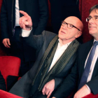El abogado Paul Bekaert y Carles Puigdemont, ayer en la ópera de Gante. CARLOS REY ESTÉVEZ