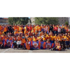 Foto de familia del encuentro de Peñas Barcelionistas de León y prvincia en la plaza San Marcelo antes de iniciar la rúa por la ciudad. J.M