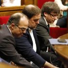 Turull, Junqueras y Puigdemont en una votación en el Paralment.